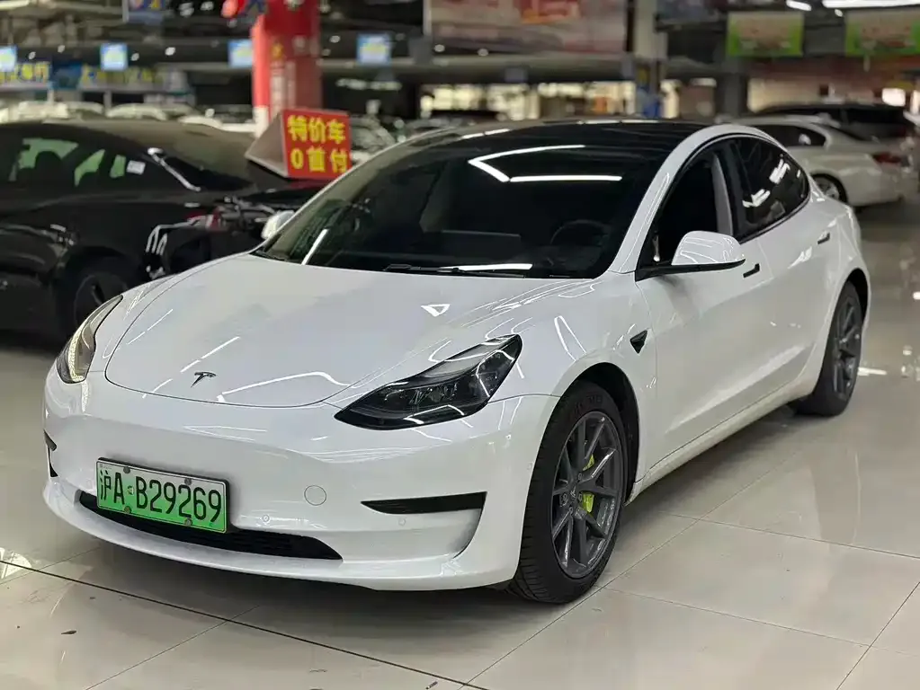 Tesla Model 3 — фото 1