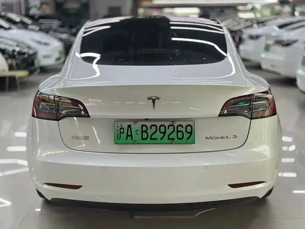 Tesla Model 3 — фото 5