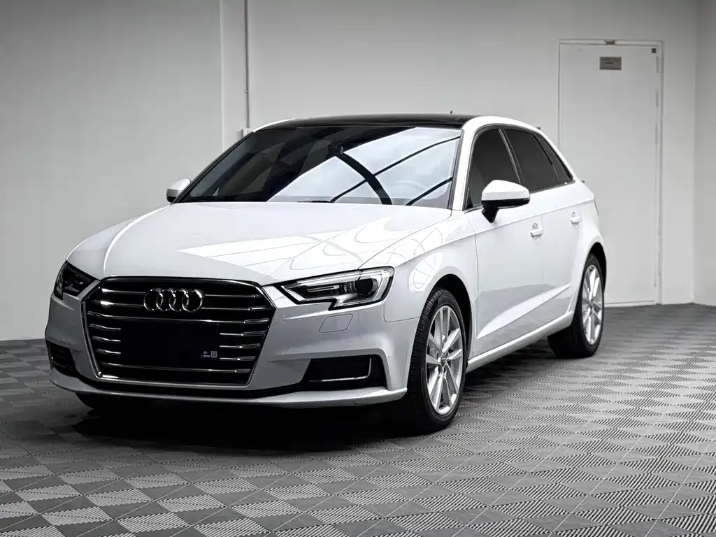 Audi A3 — фото 1