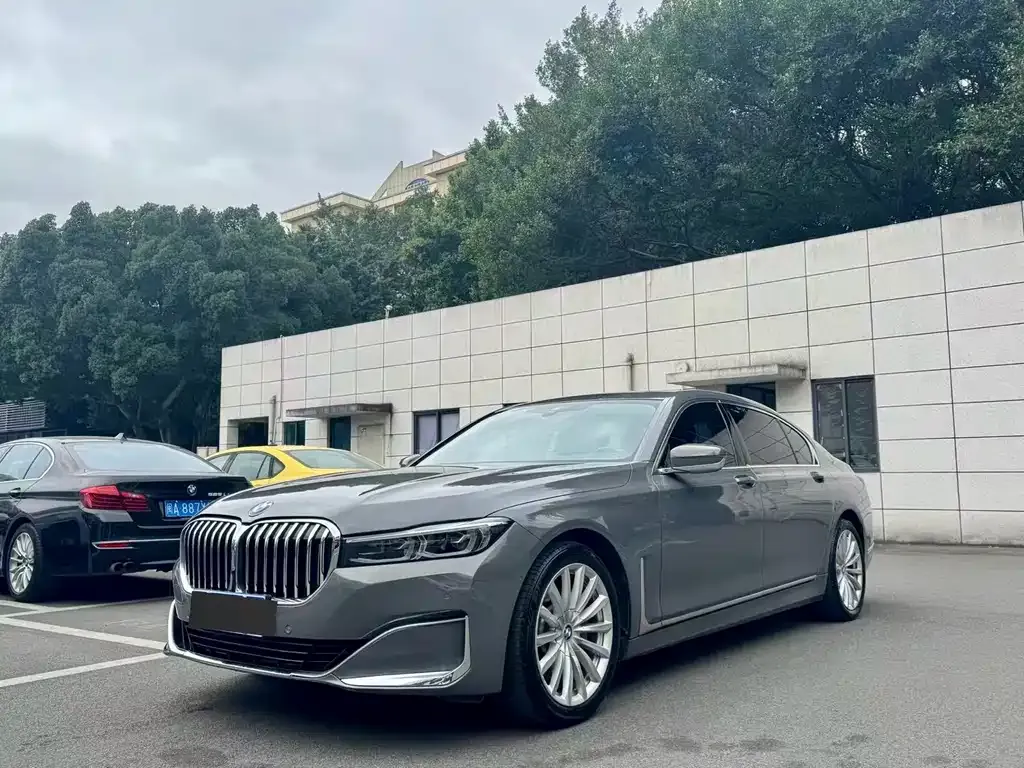 BMW 7 Series — фото 1