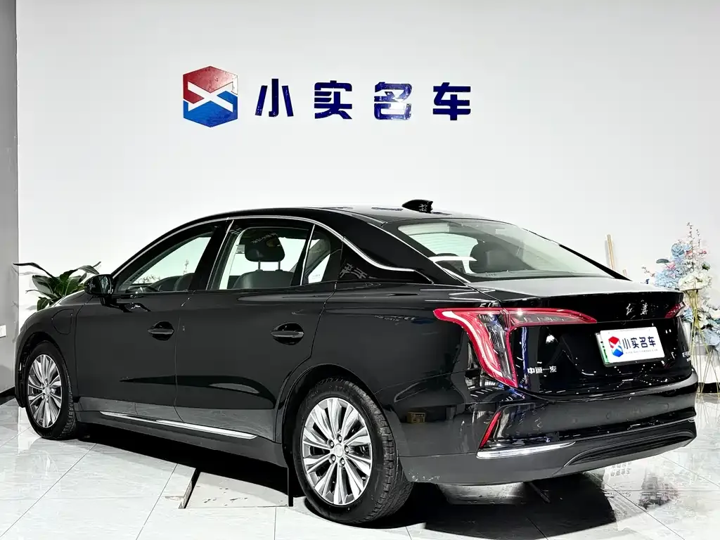 Hongqi E-QM5 — фото 8