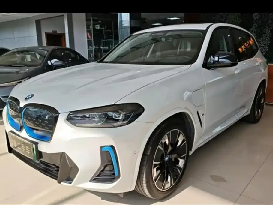 BMW iX3 — фото 1