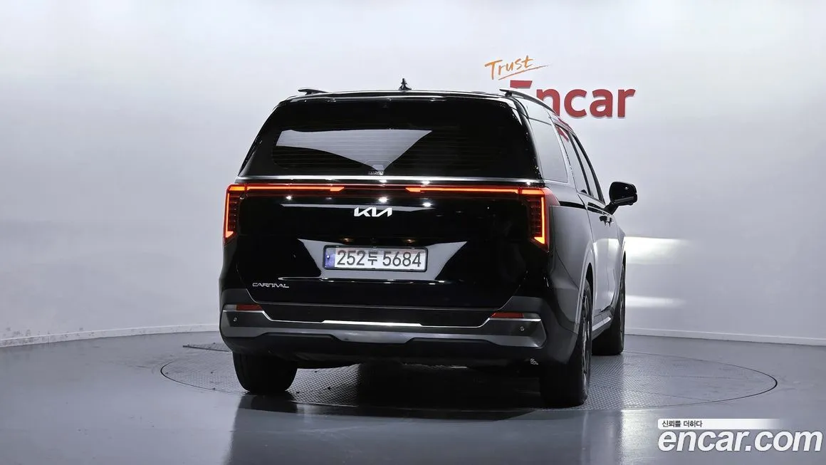 Kia Carnival — фото 10