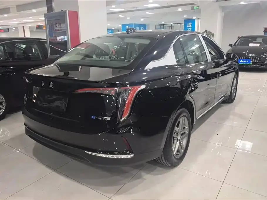 Hongqi E-QM5 — фото 8