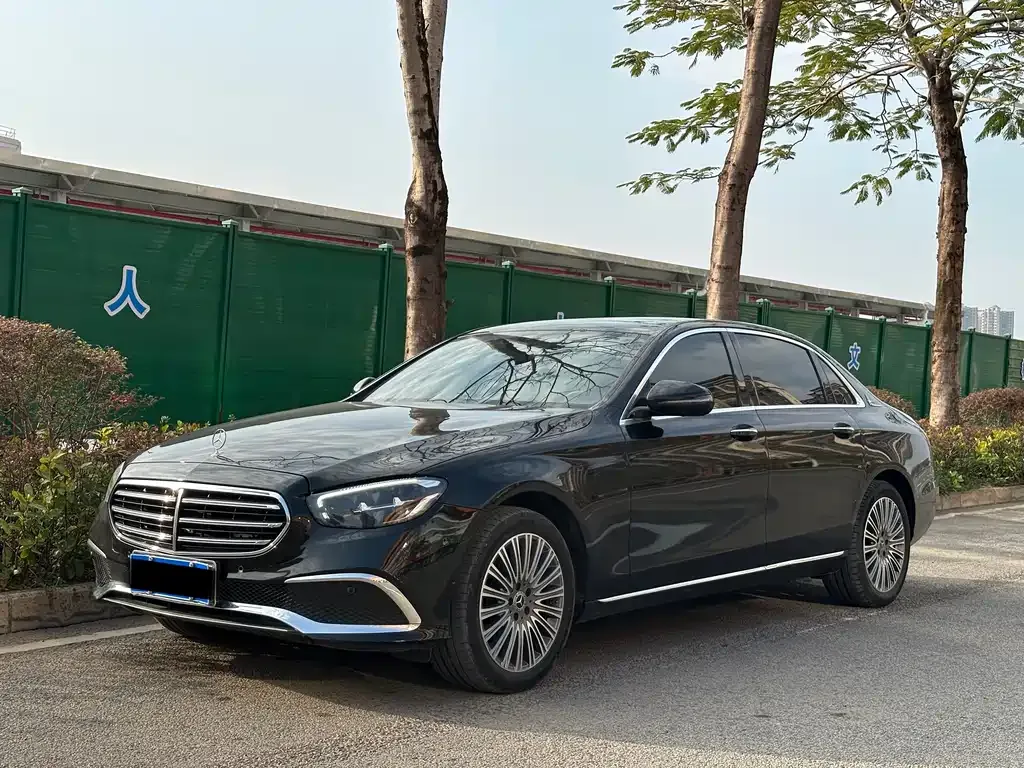 Mercedes-Benz E-Class — фото 1