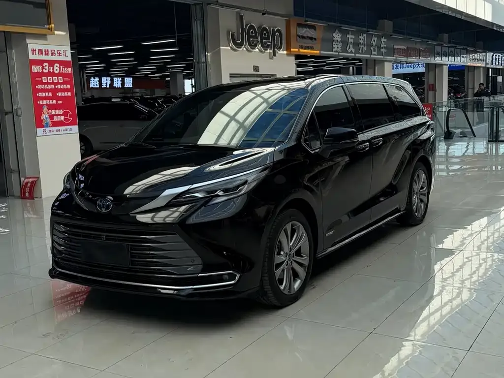 Toyota Sienna — фото 1