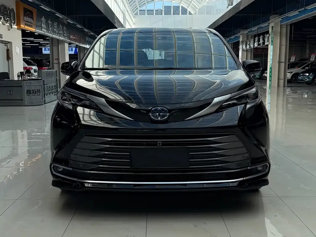 Toyota Sienna — фото 2