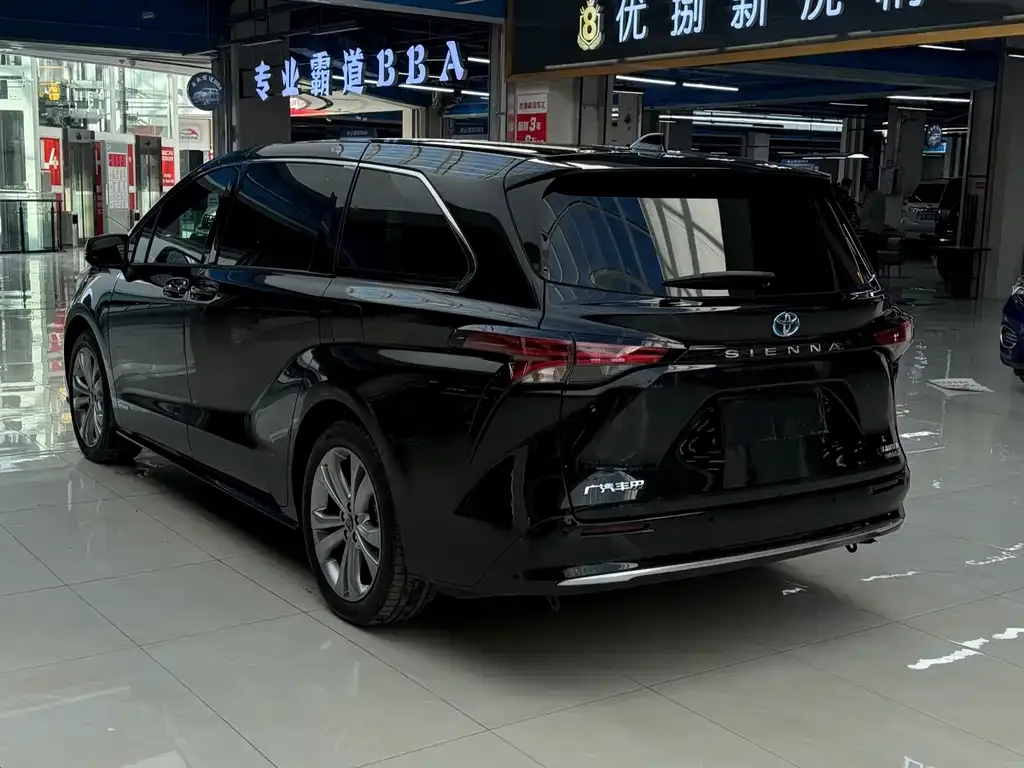 Toyota Sienna — фото 9