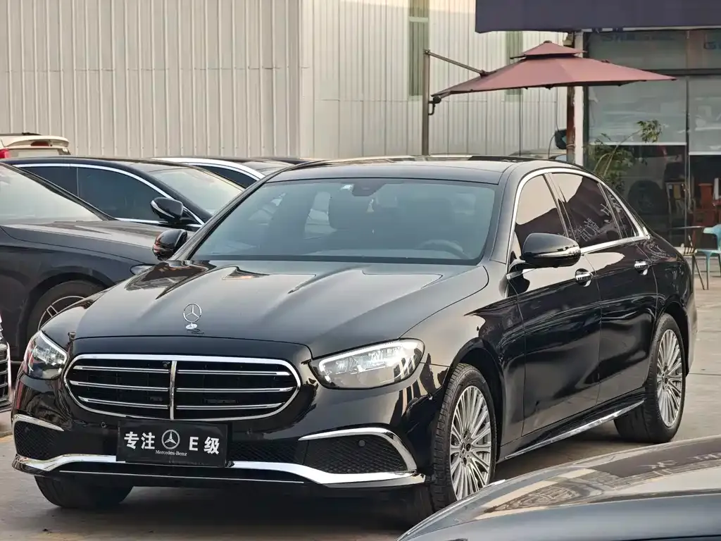 Mercedes-Benz E-Class — фото 1