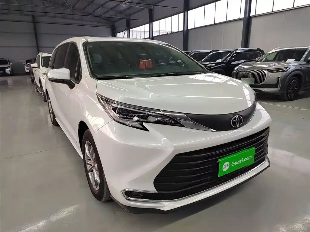 Toyota Sienna — фото 6