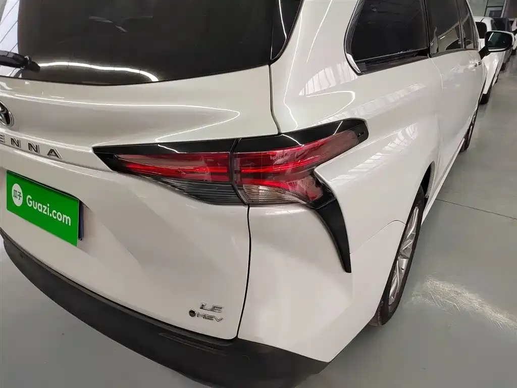 Toyota Sienna — фото 4