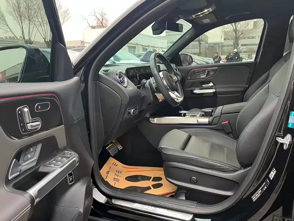 Mercedes-Benz GLB AMG — фото 9