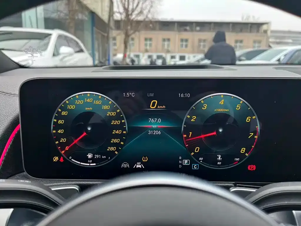 Mercedes-Benz GLB AMG — фото 4