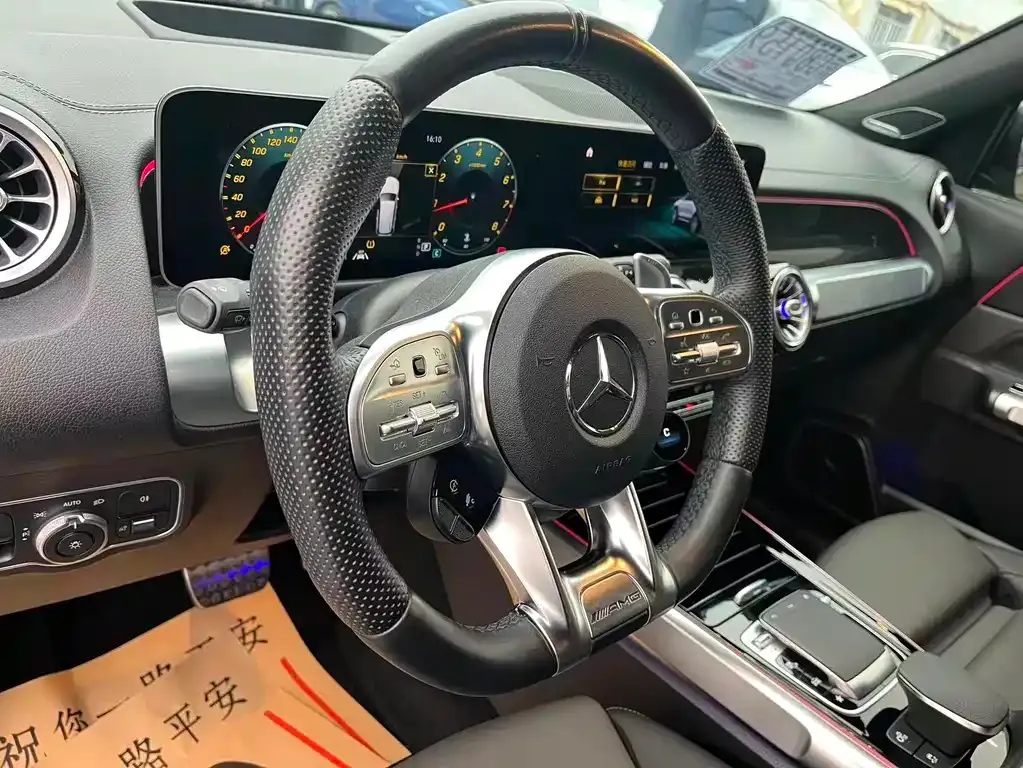 Mercedes-Benz GLB AMG — фото 10