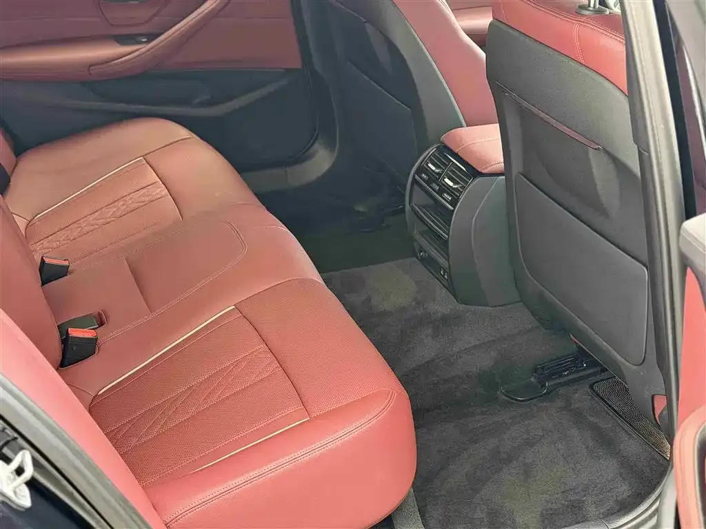 BMW 5 Series — фото 10