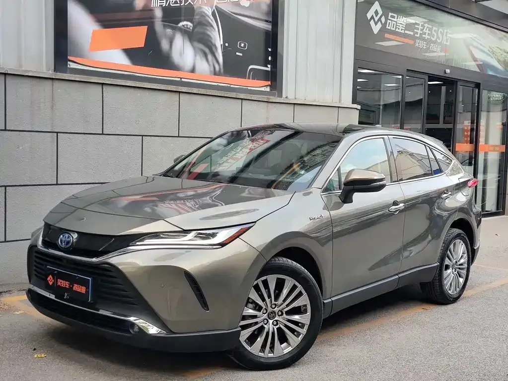 Toyota Harrier — фото 1