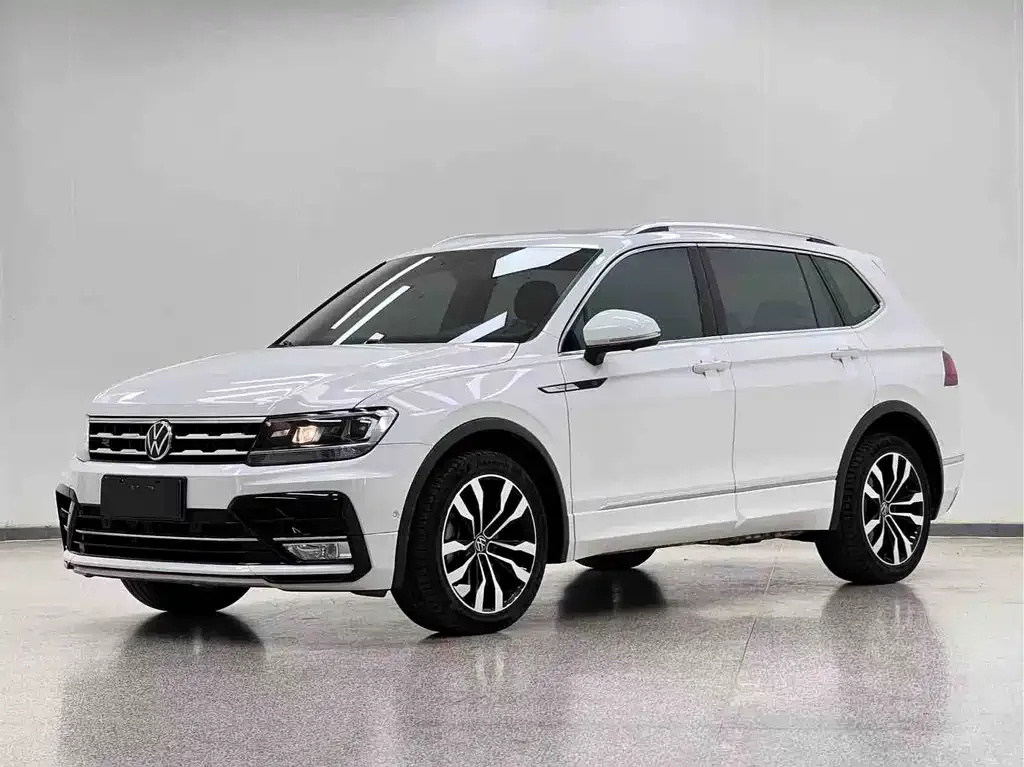 Volkswagen Tiguan L — фото 1