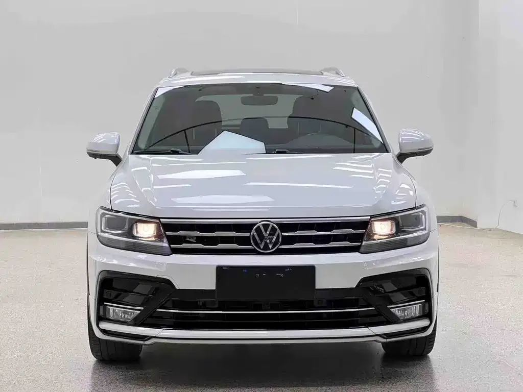 Volkswagen Tiguan L — фото 2