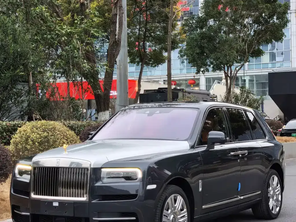 Rolls-Royce Cullinan — фото 1