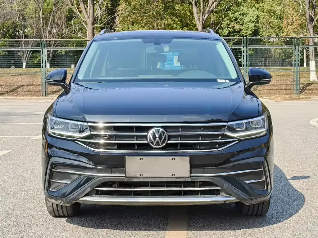 Volkswagen Tiguan L — фото 7