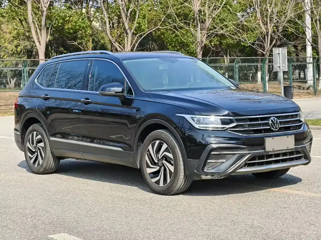 Volkswagen Tiguan L — фото 6