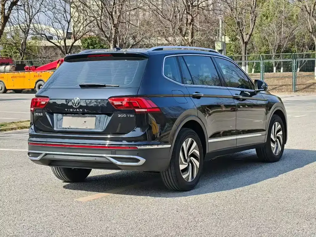 Volkswagen Tiguan L — фото 8