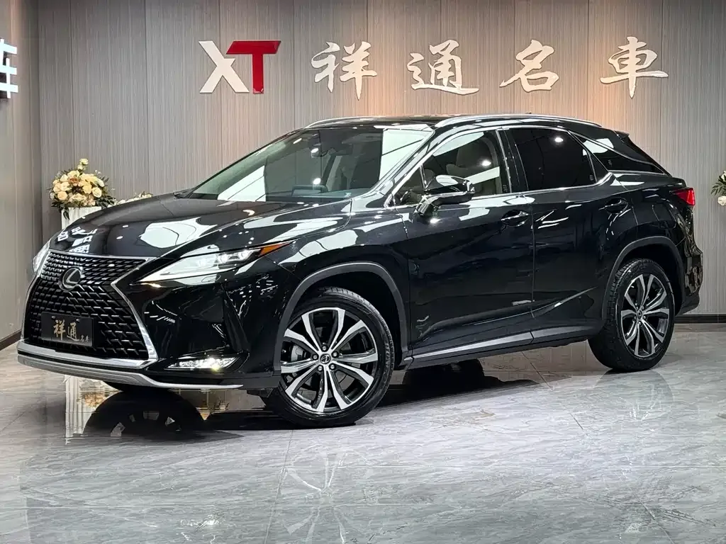 Lexus RX — фото 1