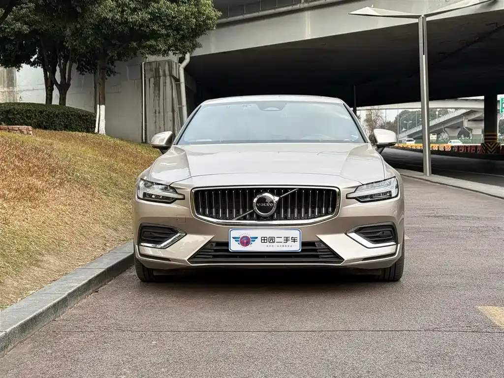 Volvo S60 — фото 7