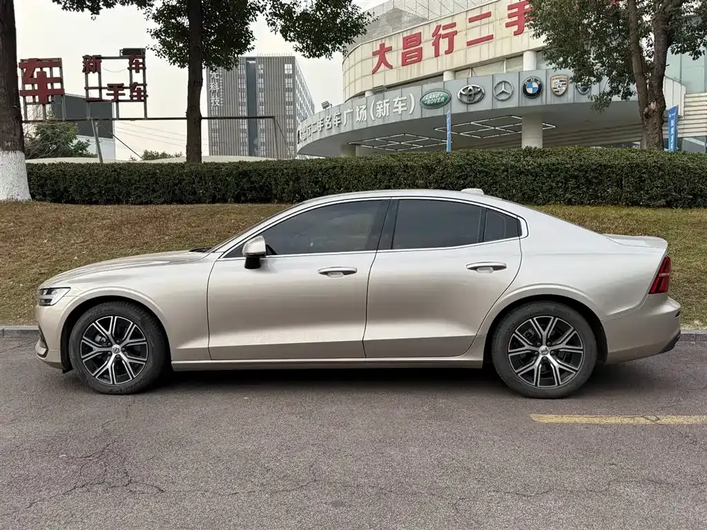 Volvo S60 — фото 9