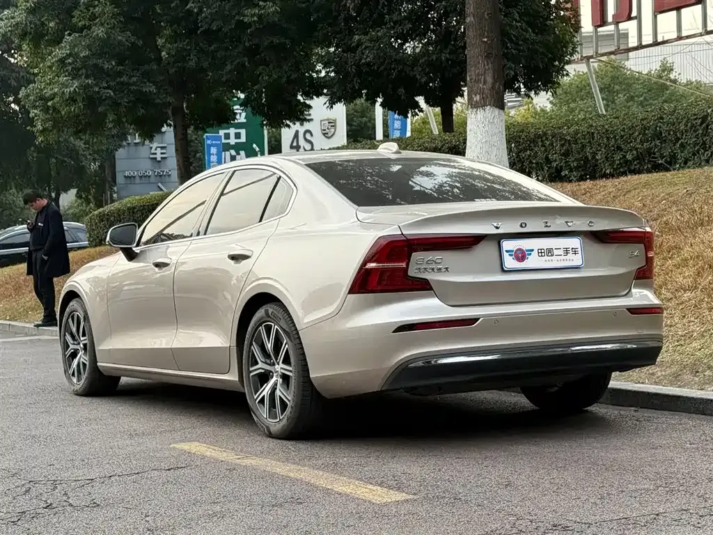 Volvo S60 — фото 10