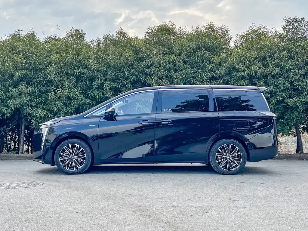 GAC Motor E8 Hybrid — фото 4