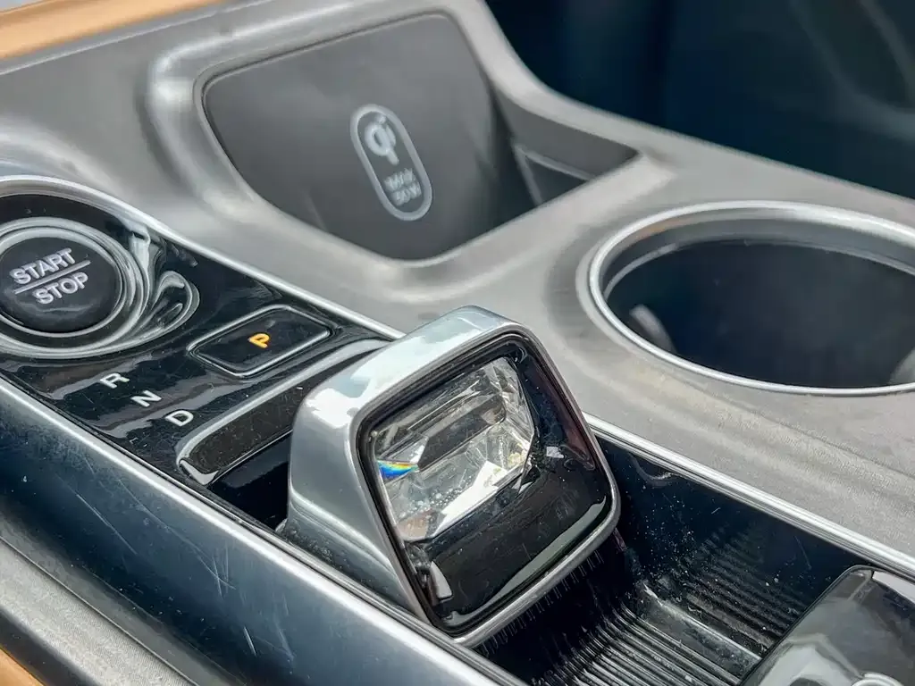 GAC Motor E8 Hybrid — фото 8