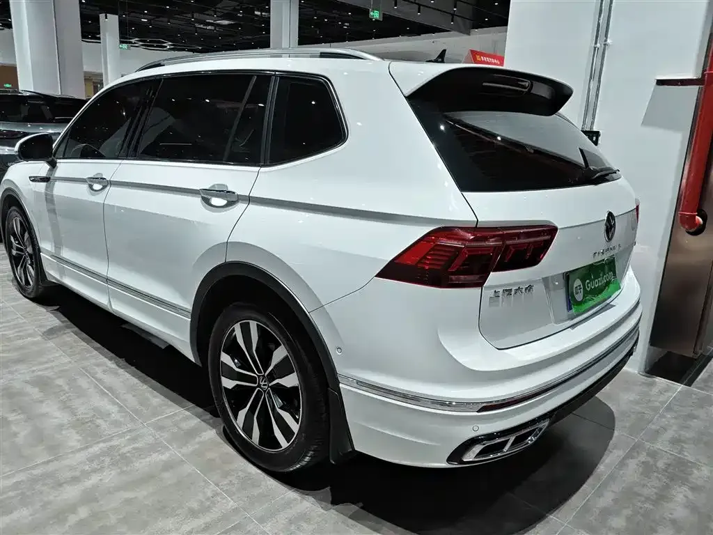 Volkswagen Tiguan L — фото 2
