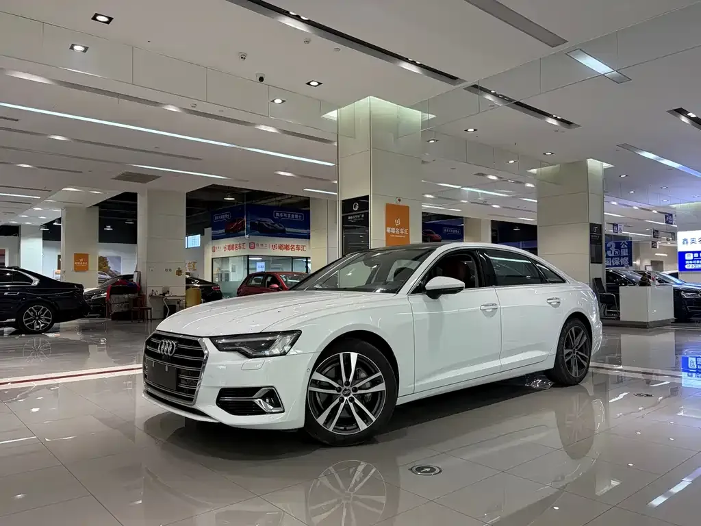 Audi A6L — фото 1