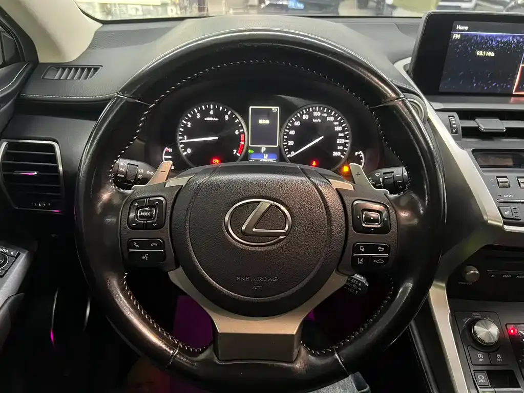 Lexus NX — фото 4