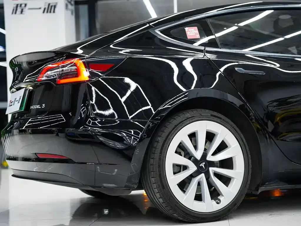 Tesla Model 3 — фото 7
