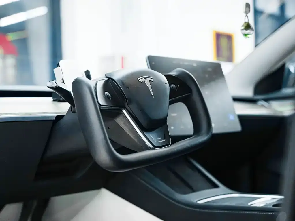 Tesla Model 3 — фото 3