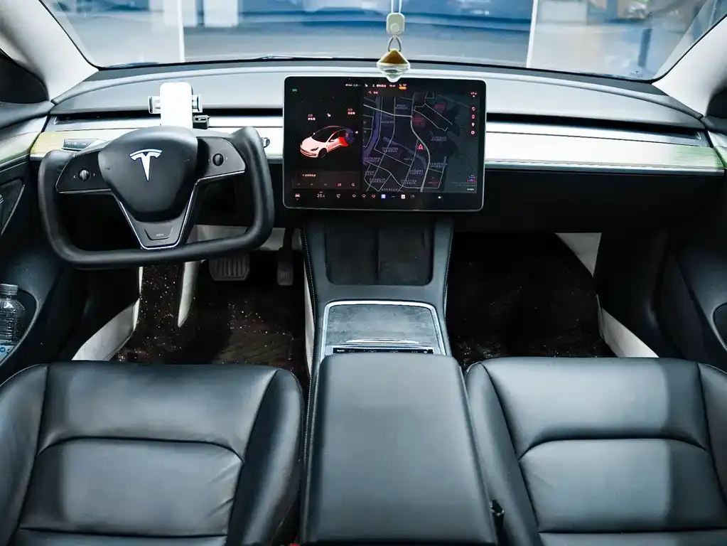 Tesla Model 3 — фото 10