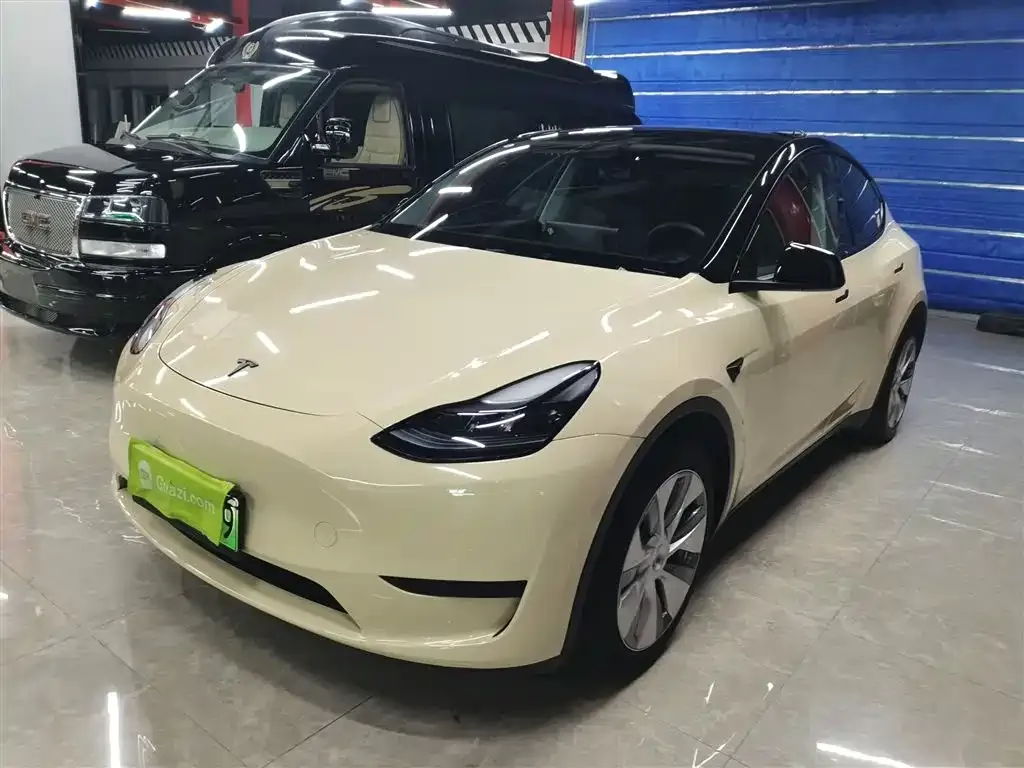 Tesla Model Y — фото 1