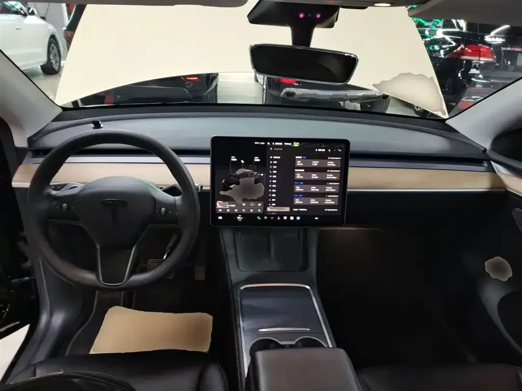 Tesla Model Y — фото 3