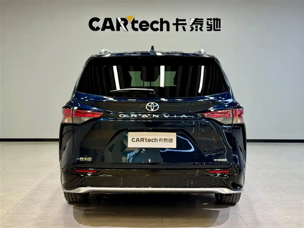 Toyota Granvia — фото 2