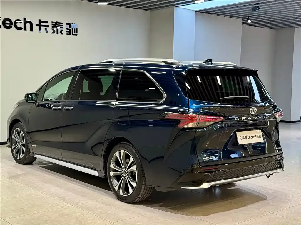 Toyota Granvia — фото 5