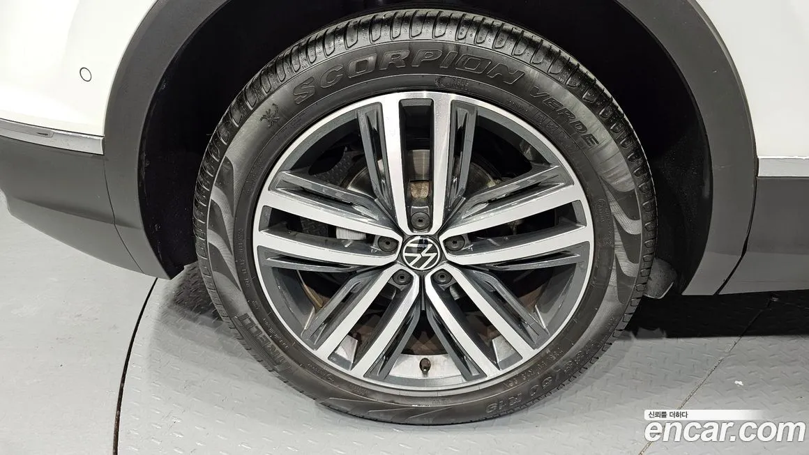 Volkswagen Tiguan — фото 10