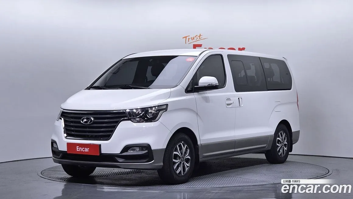 Hyundai Starex — фото 1