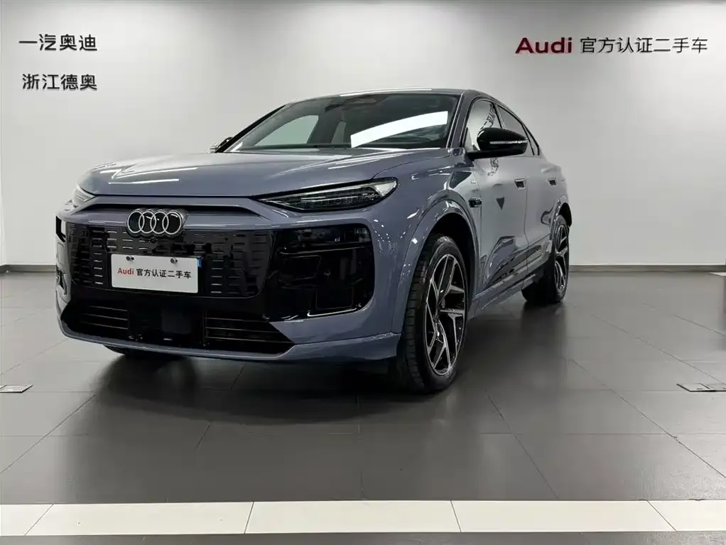 Audi Q6L e-tron — фото 1