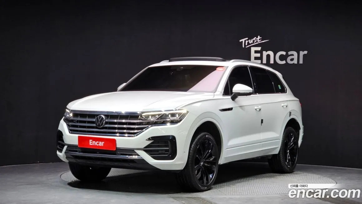 Volkswagen Touareg — фото 1