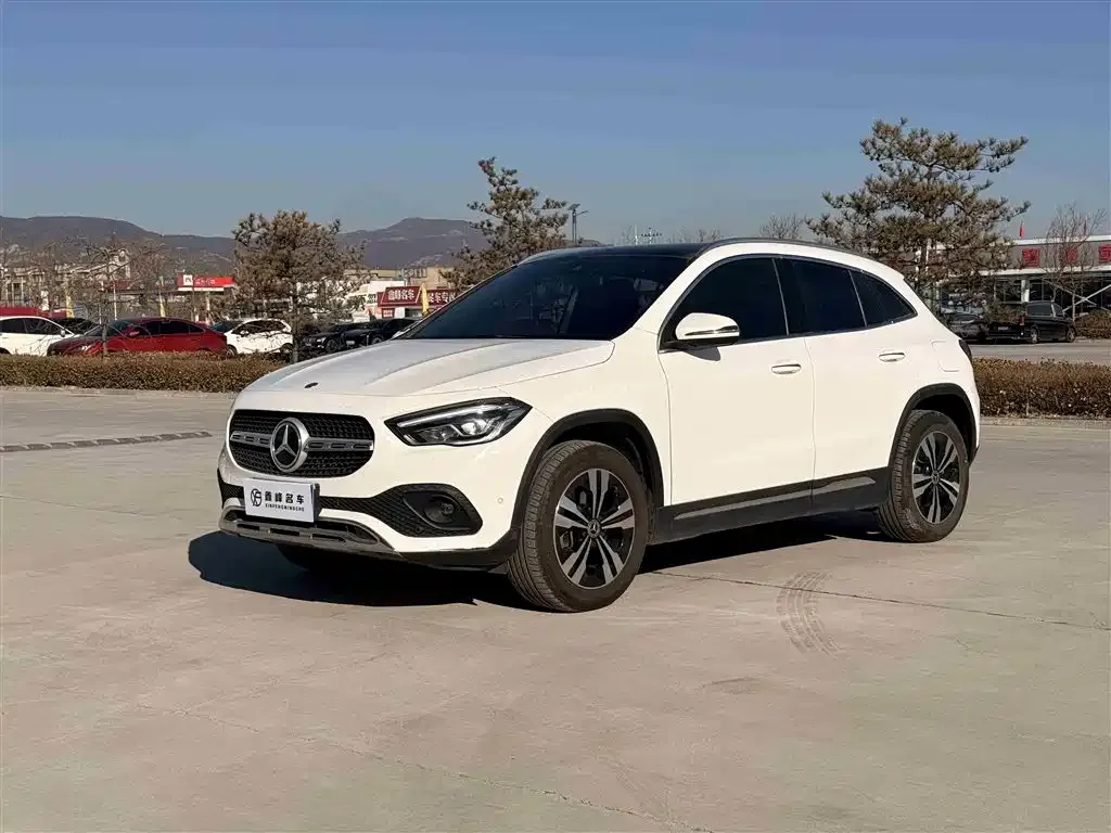 Mercedes-Benz GLA — фото 1