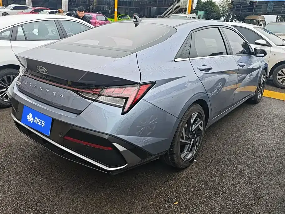 Hyundai Elantra — фото 8