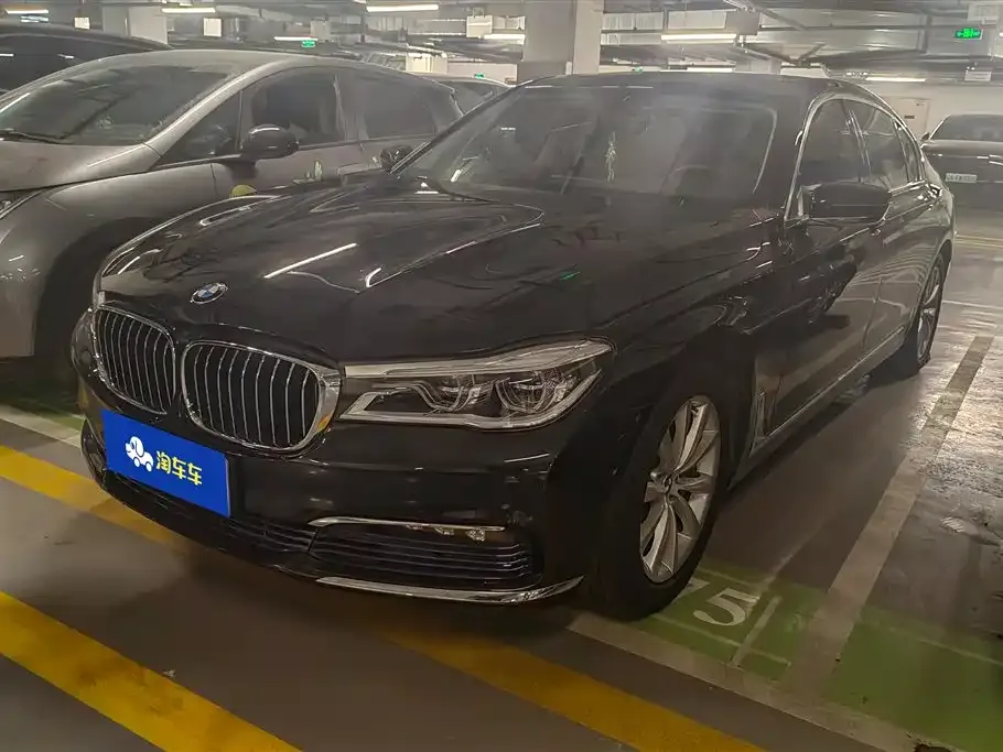BMW 7 Series — фото 1