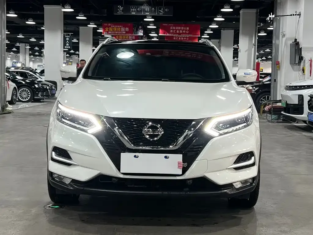 Nissan Qashqai — фото 1